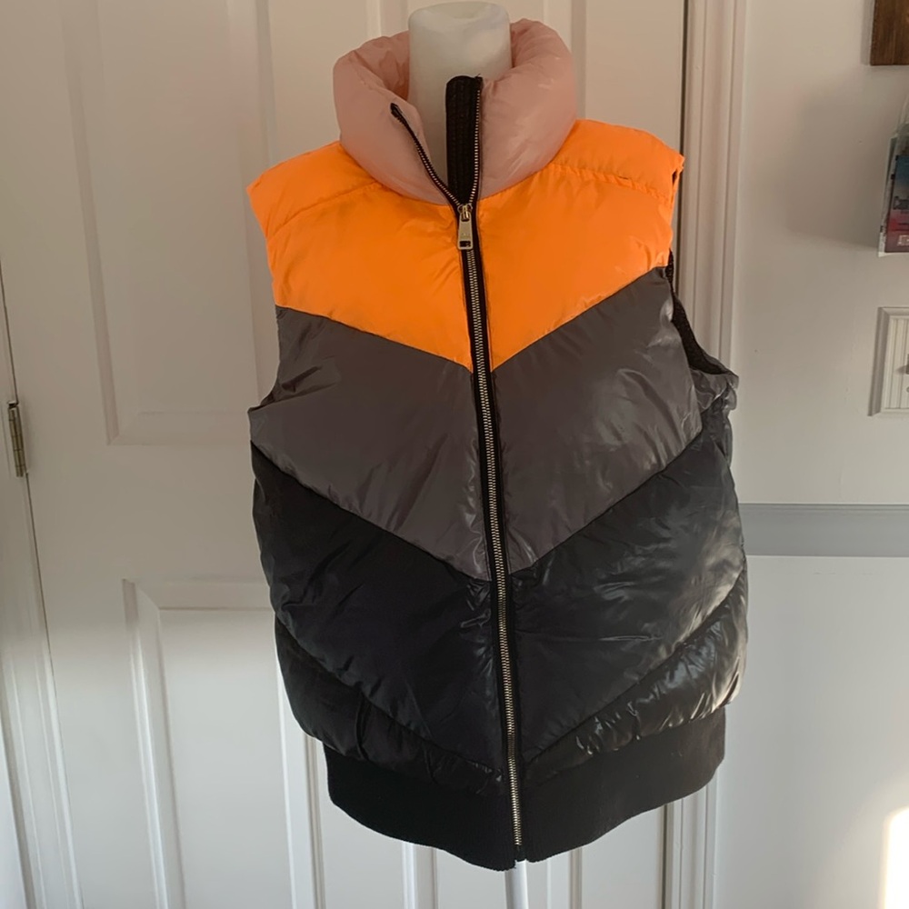 Love and Sports puffer vest size Large.